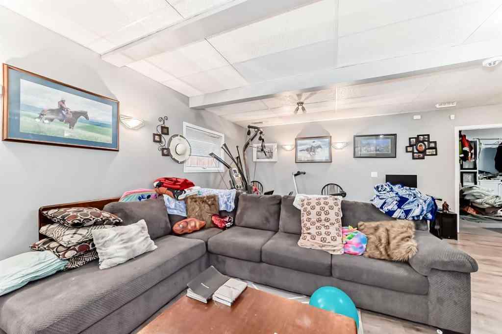 MLS® A2248311 - 1328 Meadowbrook Drive SE in Meadowbrook Airdrie, Residential