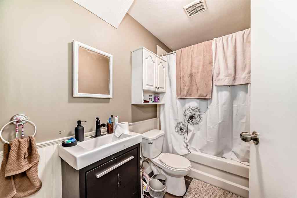 MLS® A2248311 - 1328 Meadowbrook Drive SE in Meadowbrook Airdrie, Residential