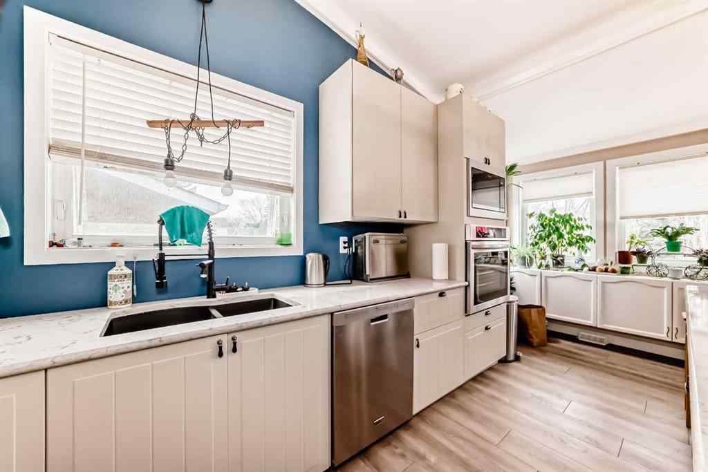 MLS® A2248311 - 1328 Meadowbrook Drive SE in Meadowbrook Airdrie, Residential