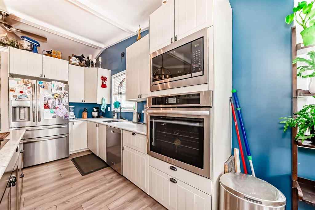 MLS® A2248311 - 1328 Meadowbrook Drive SE in Meadowbrook Airdrie, Residential