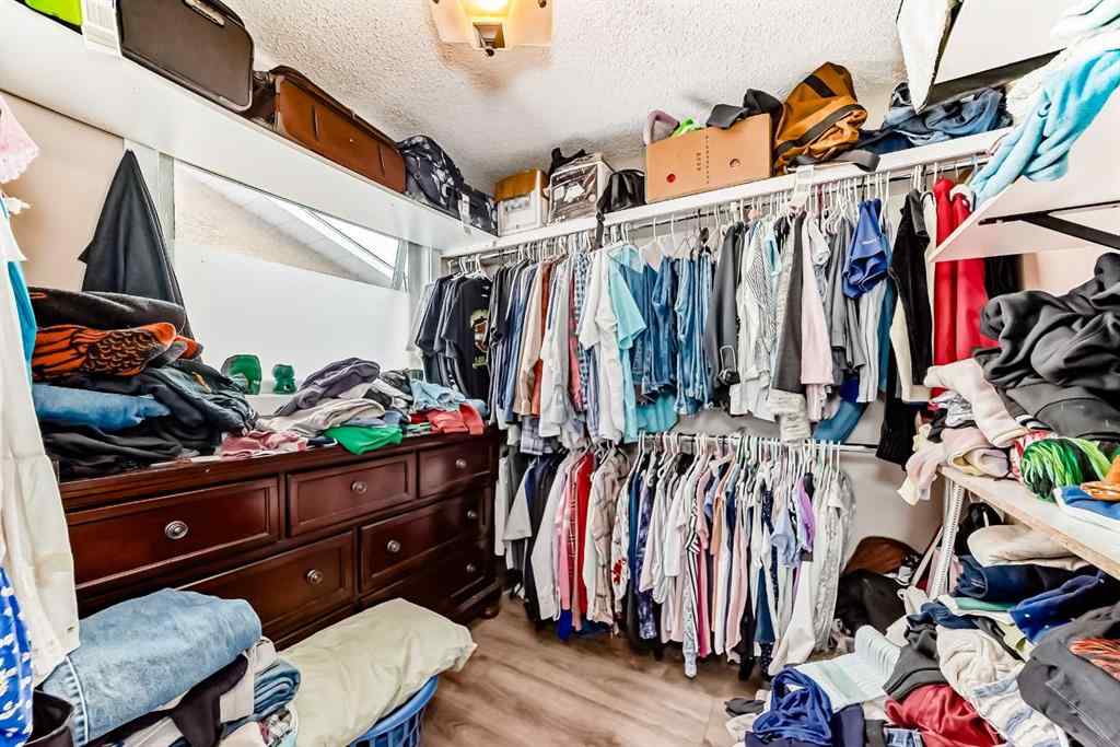 MLS® A2248311 - 1328 Meadowbrook Drive SE in Meadowbrook Airdrie, Residential