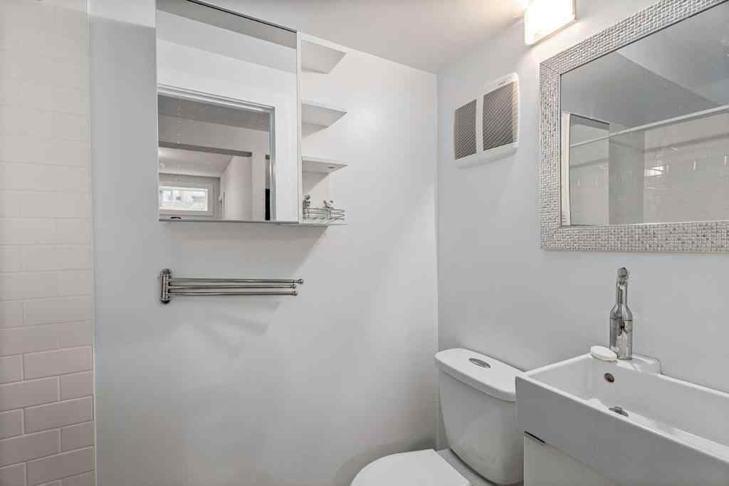 MLS® A2248320 - 206, 208 43 Avenue SW in Parkhill Calgary, Residential