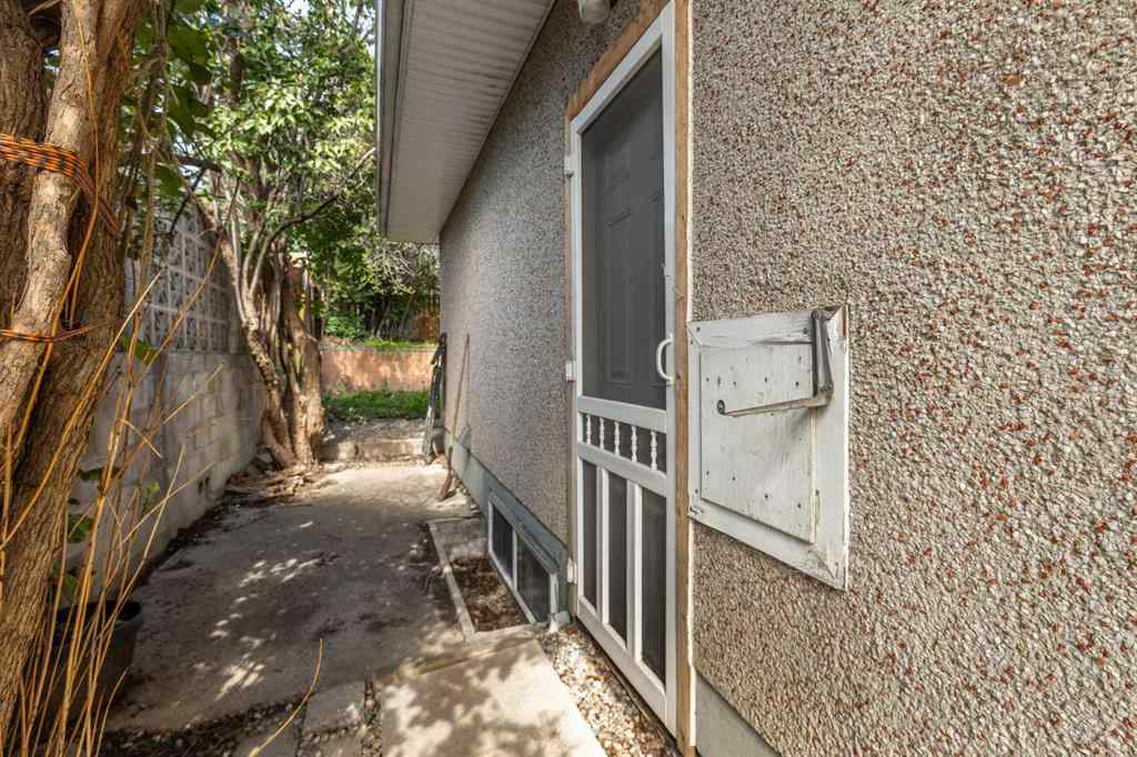 MLS® A2248320 - 206, 208 43 Avenue SW in Parkhill Calgary, Residential