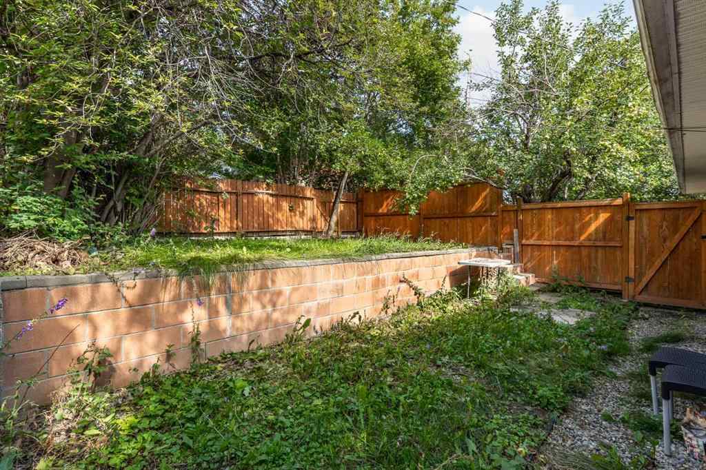 MLS® A2248320 - 206, 208 43 Avenue SW in Parkhill Calgary, Residential