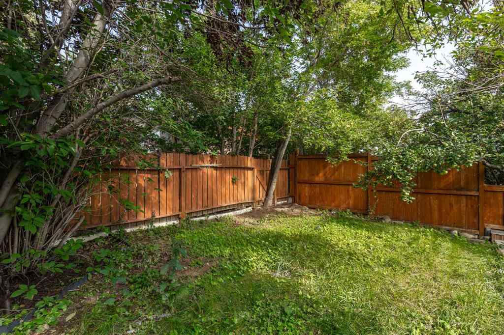 MLS® A2248320 - 206, 208 43 Avenue SW in Parkhill Calgary, Residential