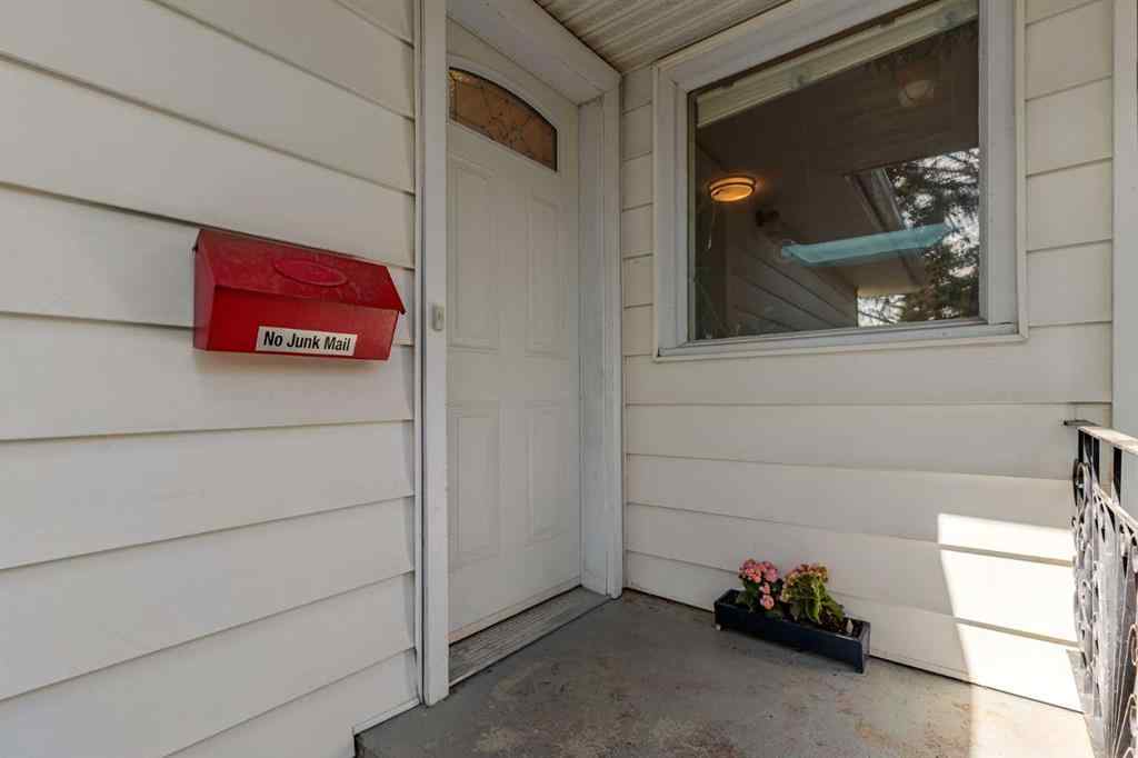 MLS® A2248320 - 206, 208 43 Avenue SW in Parkhill Calgary, Residential