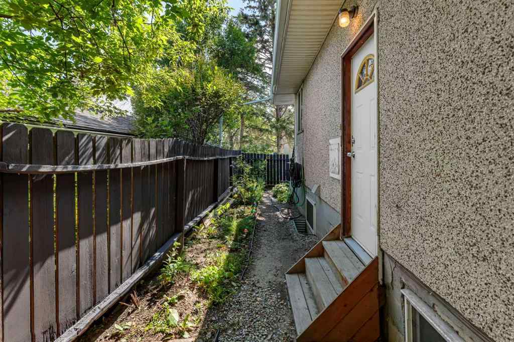 MLS® A2248320 - 206, 208 43 Avenue SW in Parkhill Calgary, Residential