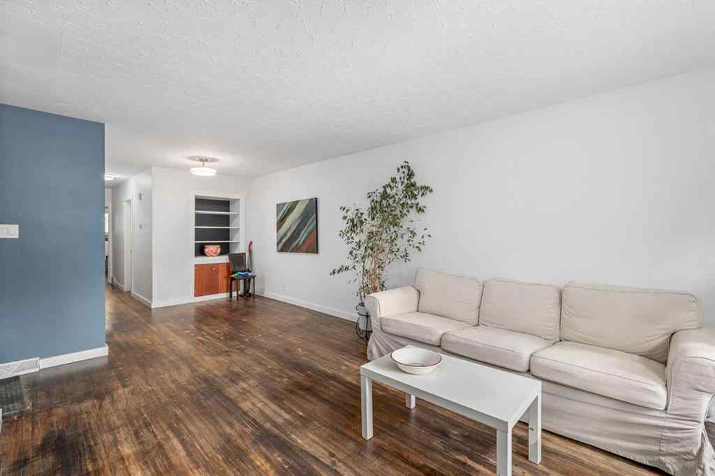 MLS® A2248320 - 206, 208 43 Avenue SW in Parkhill Calgary, Residential