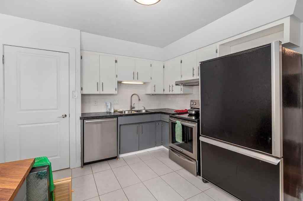 MLS® A2248320 - 206, 208 43 Avenue SW in Parkhill Calgary, Residential