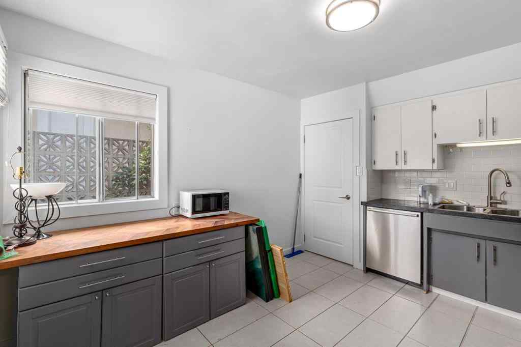 MLS® A2248320 - 206, 208 43 Avenue SW in Parkhill Calgary, Residential