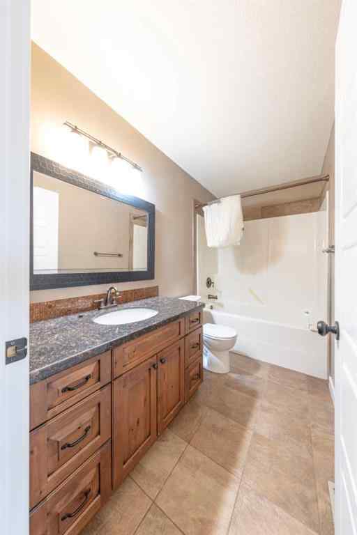 MLS® A2248328 - 5209 19 Street  in College Park Lloydminster, Residential