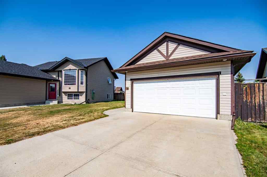 MLS® A2248337 - 61 Mann Drive  in Palisades Penhold, Residential