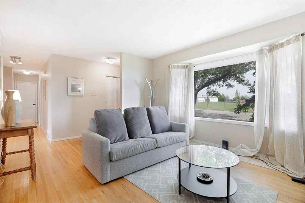 MLS® A2248342 - 639 Thornhill Drive NW in Thorncliffe Calgary, Residential