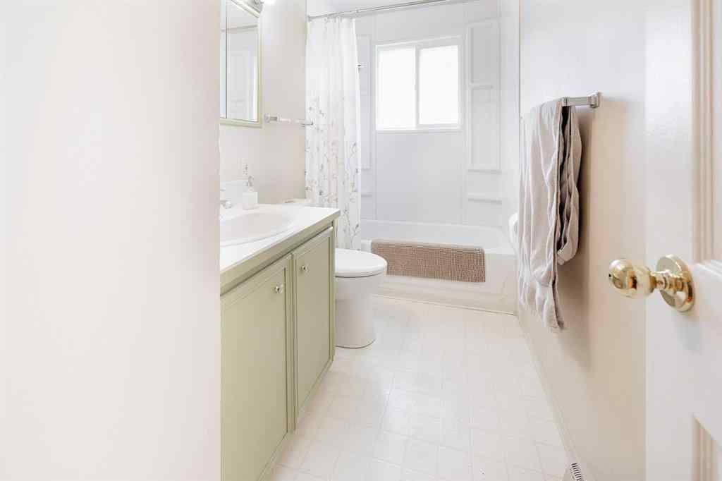 MLS® A2248342 - 639 Thornhill Drive NW in Thorncliffe Calgary, Residential