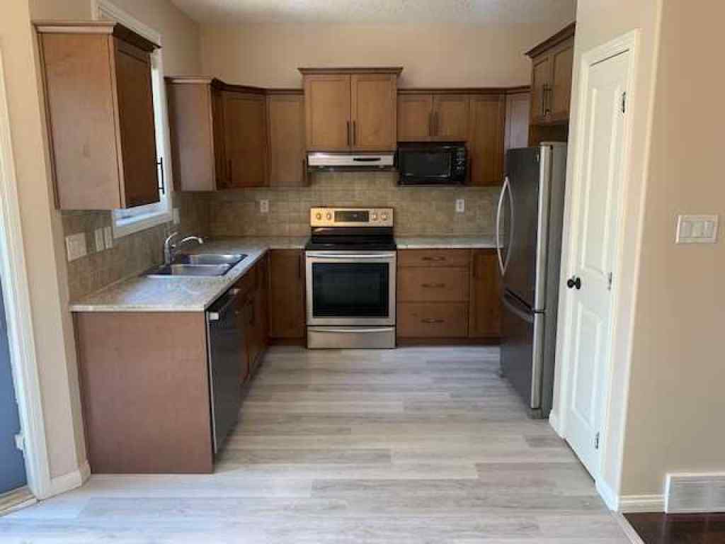 MLS® A2248348 - 512 Silkstone Crescent W in Copperwood Lethbridge, Rental