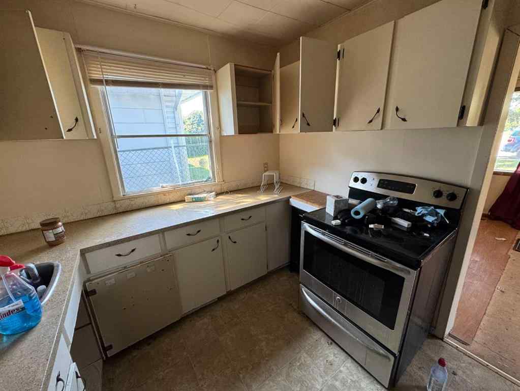 MLS® A2248353 - 9509 104 Avenue  in Hillside Grande Prairie, Residential