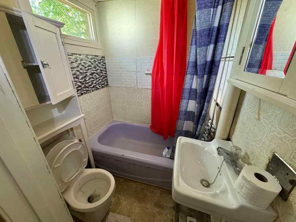 MLS® A2248353 - 9509 104 Avenue  in Hillside Grande Prairie, Residential