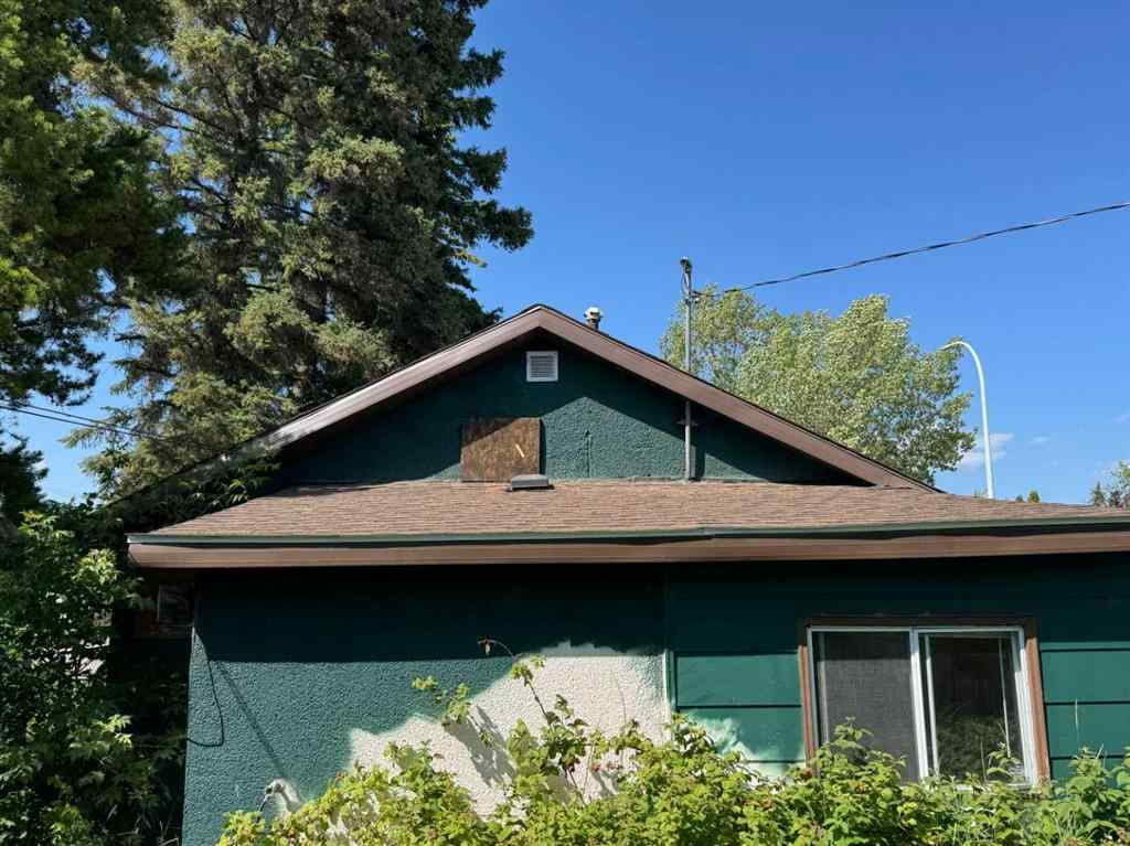 MLS® A2248353 - 9509 104 Avenue  in Hillside Grande Prairie, Residential