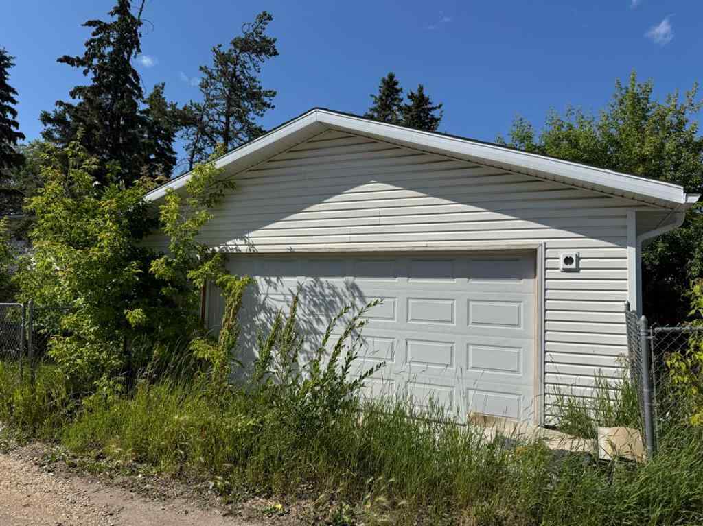 MLS® A2248353 - 9509 104 Avenue  in Hillside Grande Prairie, Residential