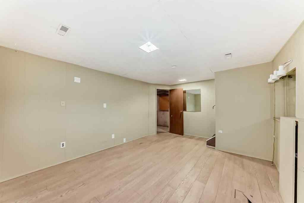 MLS® A2248398 - Unit #5 5400 dalhousie Drive NW in Dalhousie Calgary, Residential