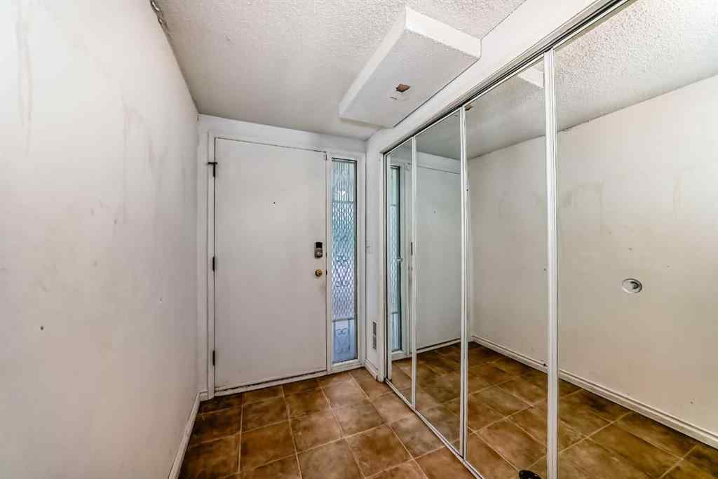 MLS® A2248398 - Unit #5 5400 dalhousie Drive NW in Dalhousie Calgary, Residential