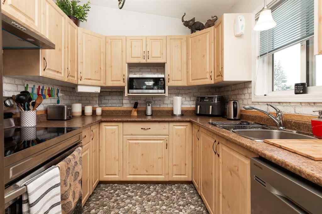 MLS® A2248409 - 1802 13 Street N in St Edwards Lethbridge, Residential