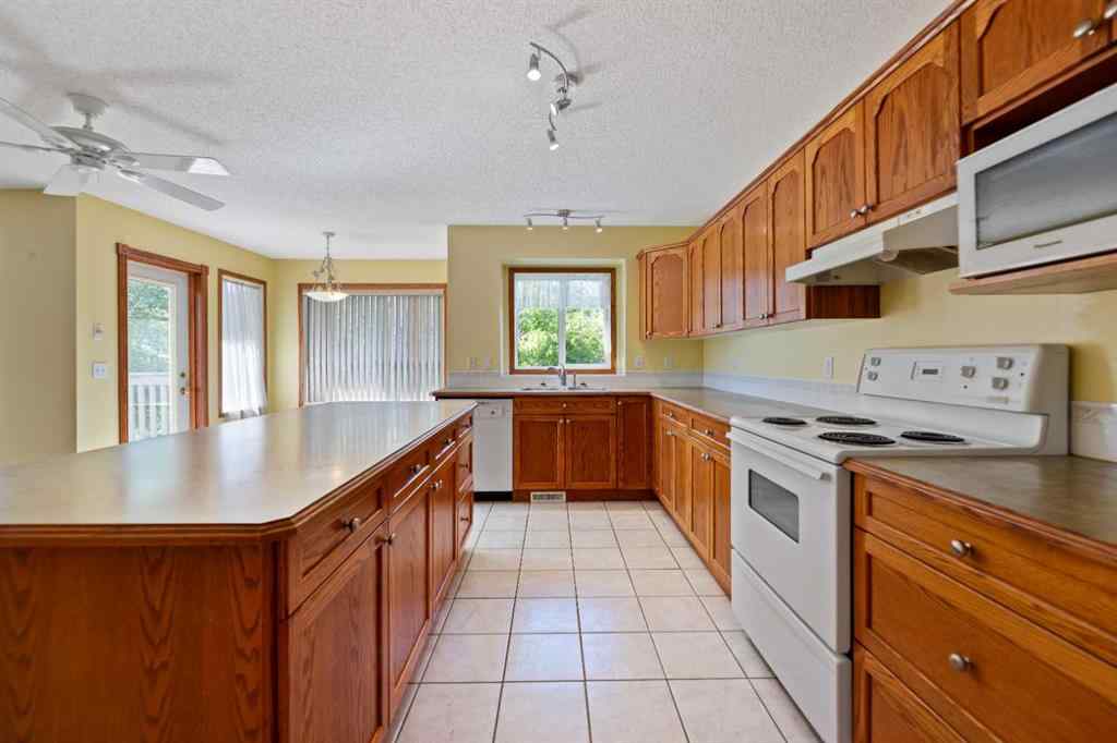 MLS® A2248417 - 183 Cove Drive  in The Cove Chestermere, Residential