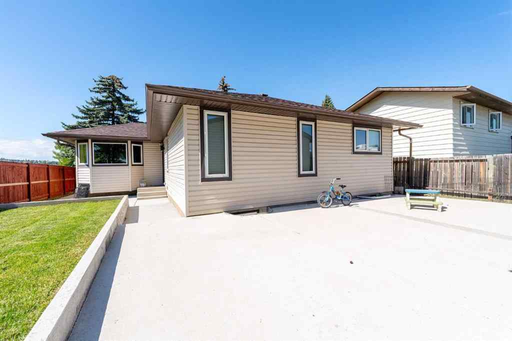 MLS® A2248444 - 79 Beaconsfield Way NW in Beddington Heights Calgary, Residential