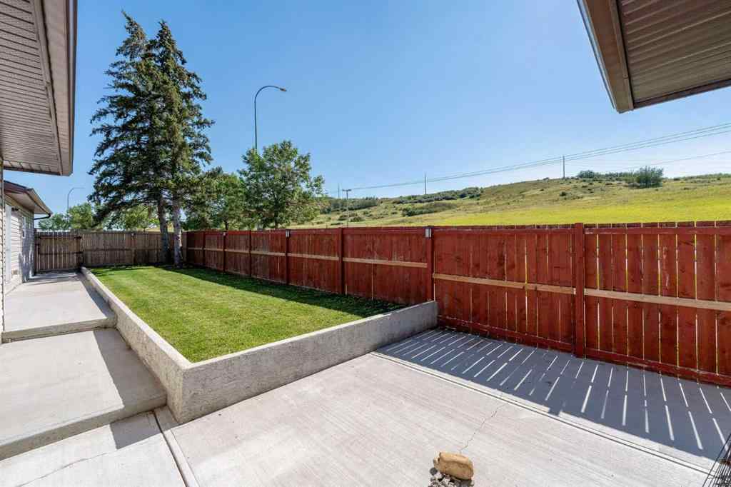 MLS® A2248444 - 79 Beaconsfield Way NW in Beddington Heights Calgary, Residential