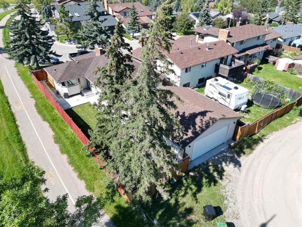 MLS® A2248444 - 79 Beaconsfield Way NW in Beddington Heights Calgary, Residential