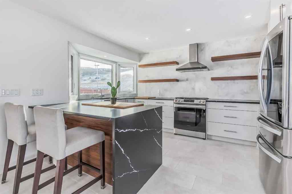 MLS® A2248444 - 79 Beaconsfield Way NW in Beddington Heights Calgary, Residential