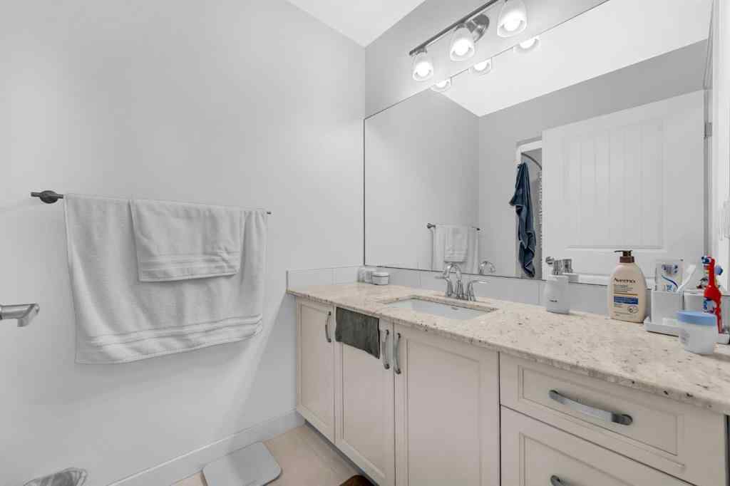 MLS® A2248446 - 342 Hillcrest Circle SW in Hillcrest Airdrie, Residential