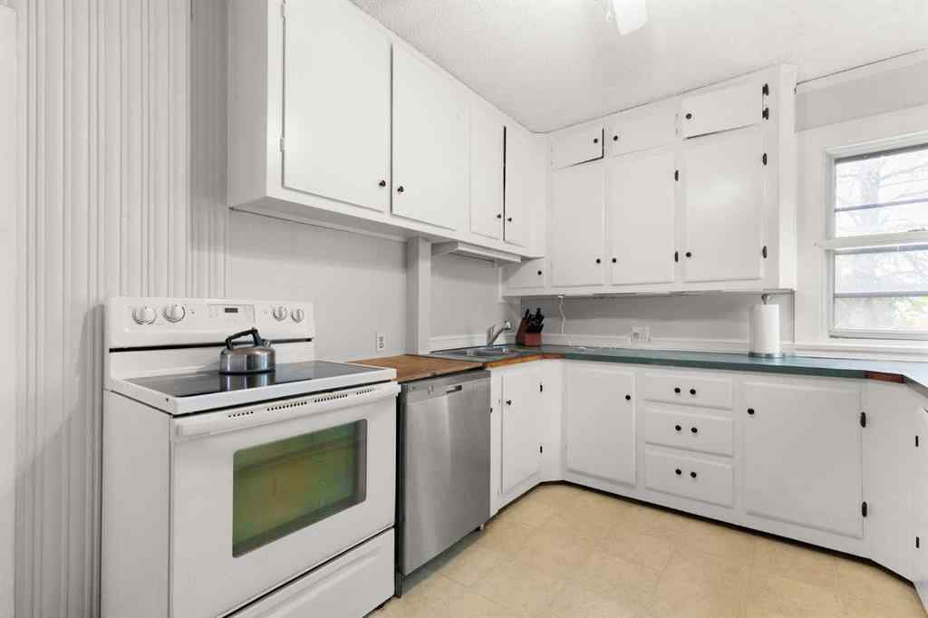 MLS® A2248465 - 111 2 Street  in Central Brooks, Residential