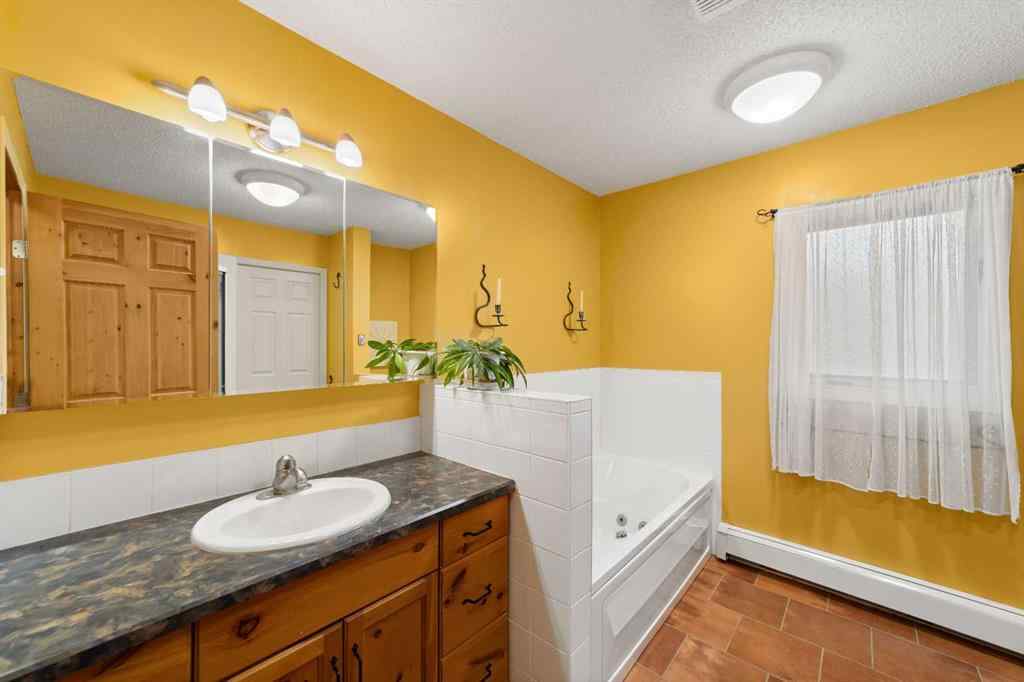 MLS® A2248485 - 25 Westheights Drive  in NONE Didsbury, Residential