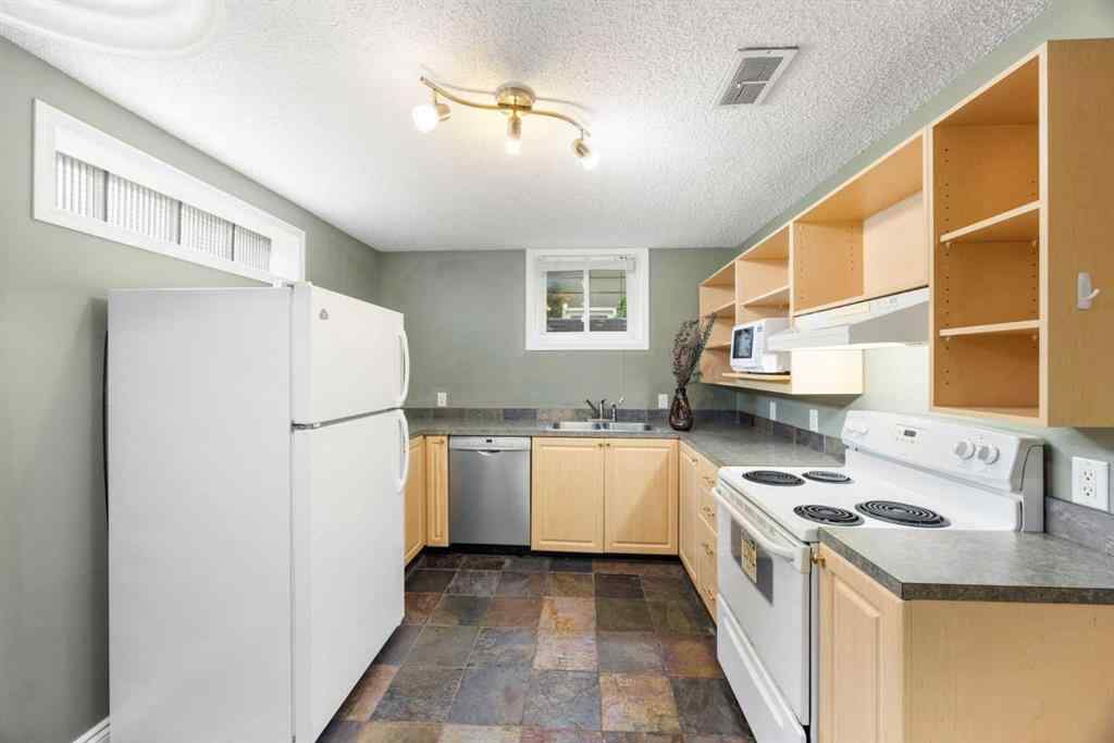MLS® A2248487 - 2452 Capitol Hill Crescent NW in Banff Trail Calgary, Residential