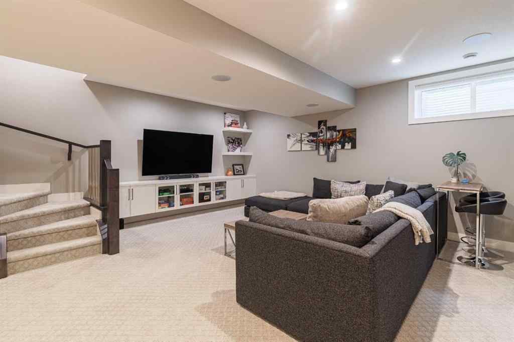MLS® A2248503 - 2637 36 Street SW in Killarney/Glengarry Calgary, Residential