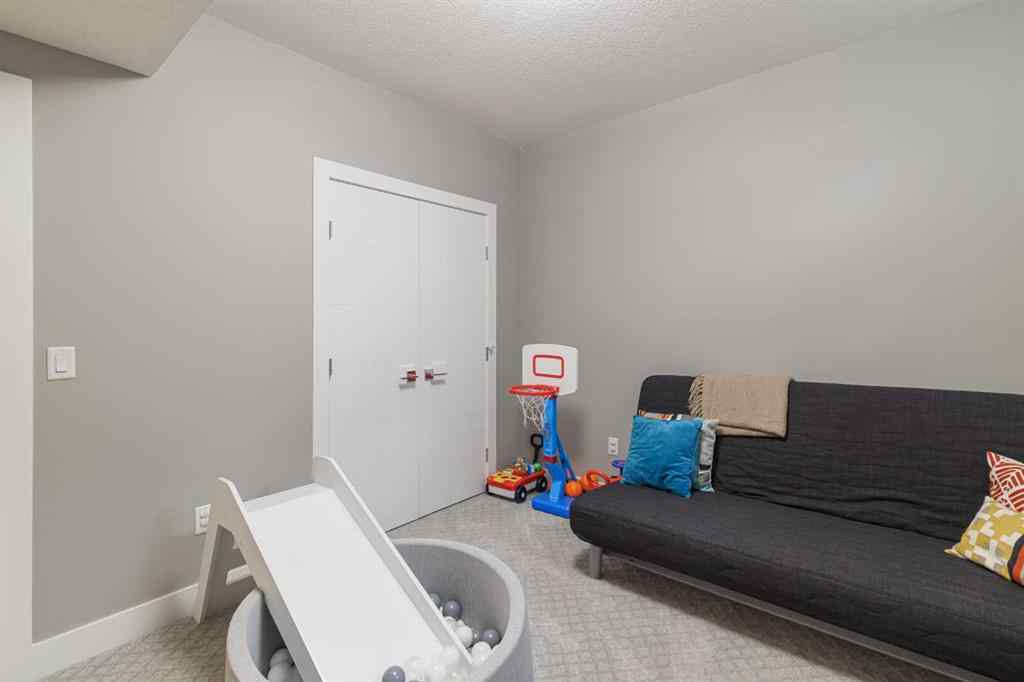 MLS® A2248503 - 2637 36 Street SW in Killarney/Glengarry Calgary, Residential