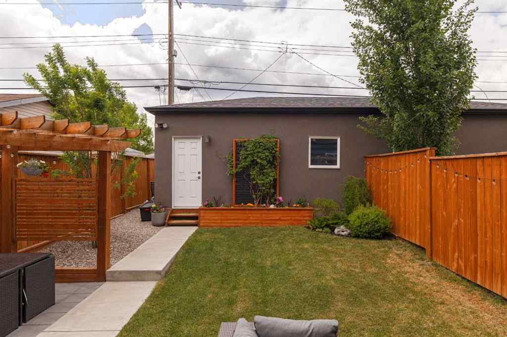 MLS® A2248503 - 2637 36 Street SW in Killarney/Glengarry Calgary, Residential