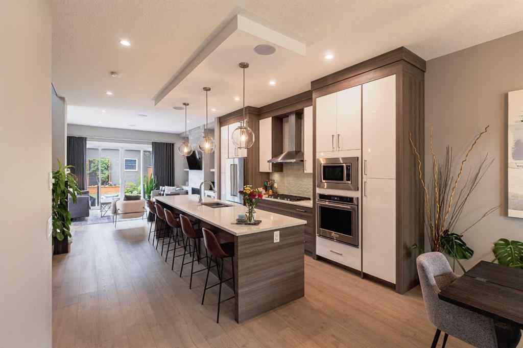 MLS® A2248503 - 2637 36 Street SW in Killarney/Glengarry Calgary, Residential
