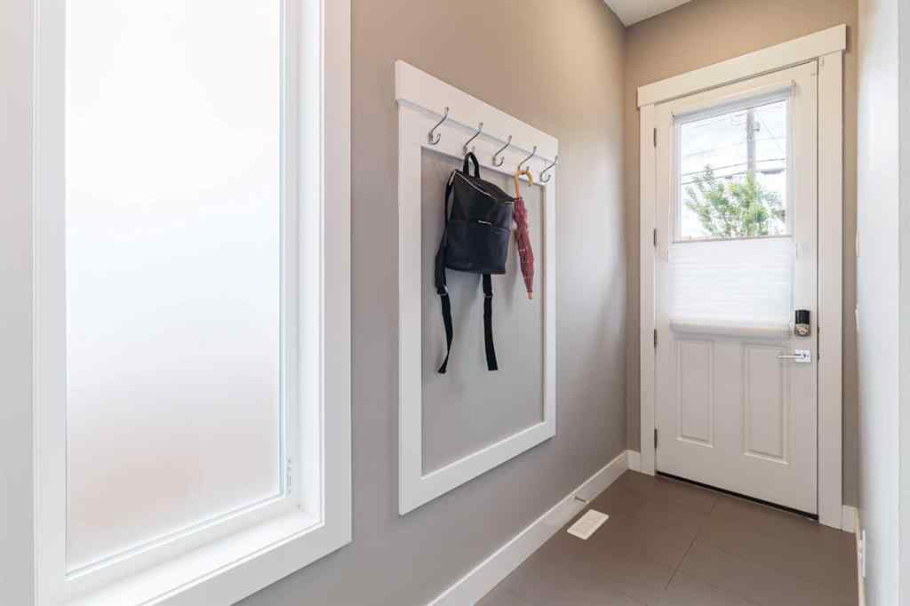 MLS® A2248503 - 2637 36 Street SW in Killarney/Glengarry Calgary, Residential