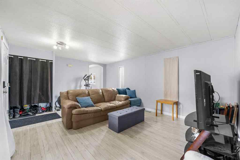 MLS® A2248510 - 826 Brentwood Crescent  in Brentwood_Strathmore Strathmore, Residential