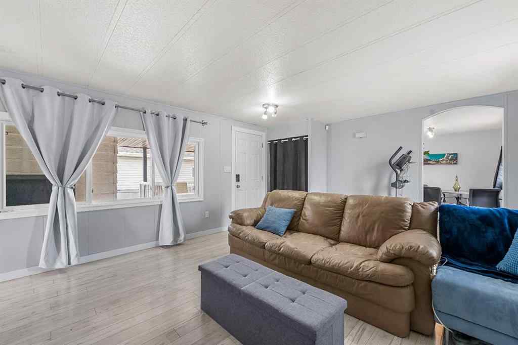 MLS® A2248510 - 826 Brentwood Crescent  in Brentwood_Strathmore Strathmore, Residential
