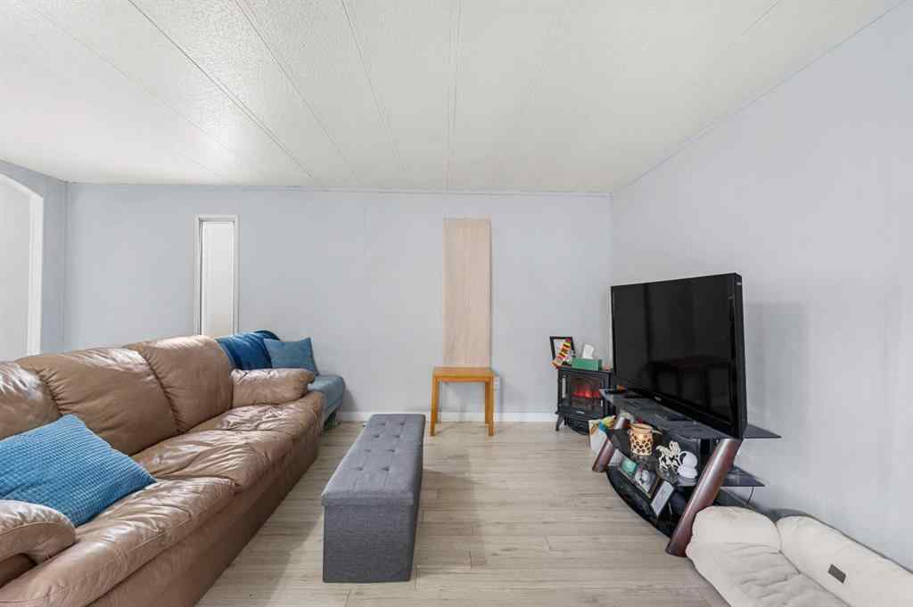 MLS® A2248510 - 826 Brentwood Crescent  in Brentwood_Strathmore Strathmore, Residential