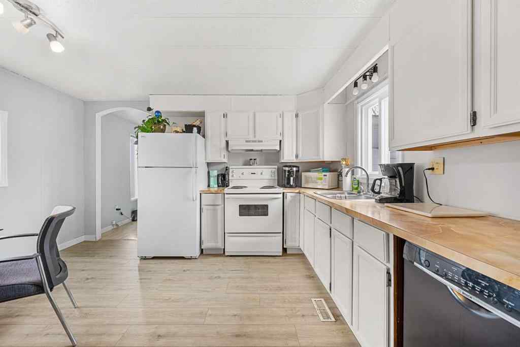 MLS® A2248510 - 826 Brentwood Crescent  in Brentwood_Strathmore Strathmore, Residential