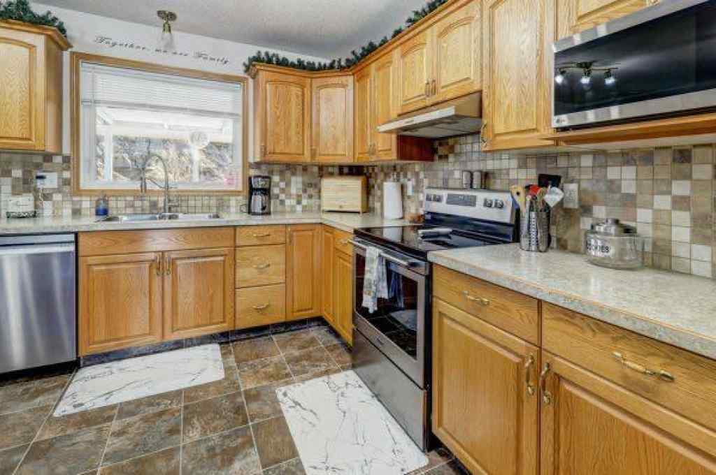 MLS® A2248523 - 1030 1 Street SW in Bankview Drumheller, Residential