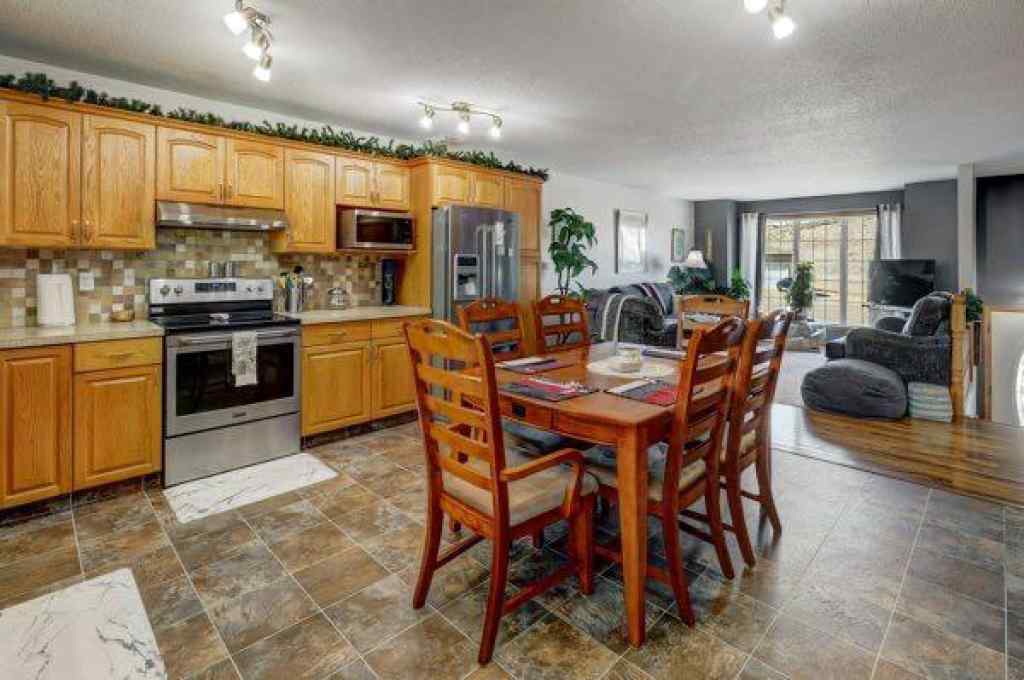 MLS® A2248523 - 1030 1 Street SW in Bankview Drumheller, Residential