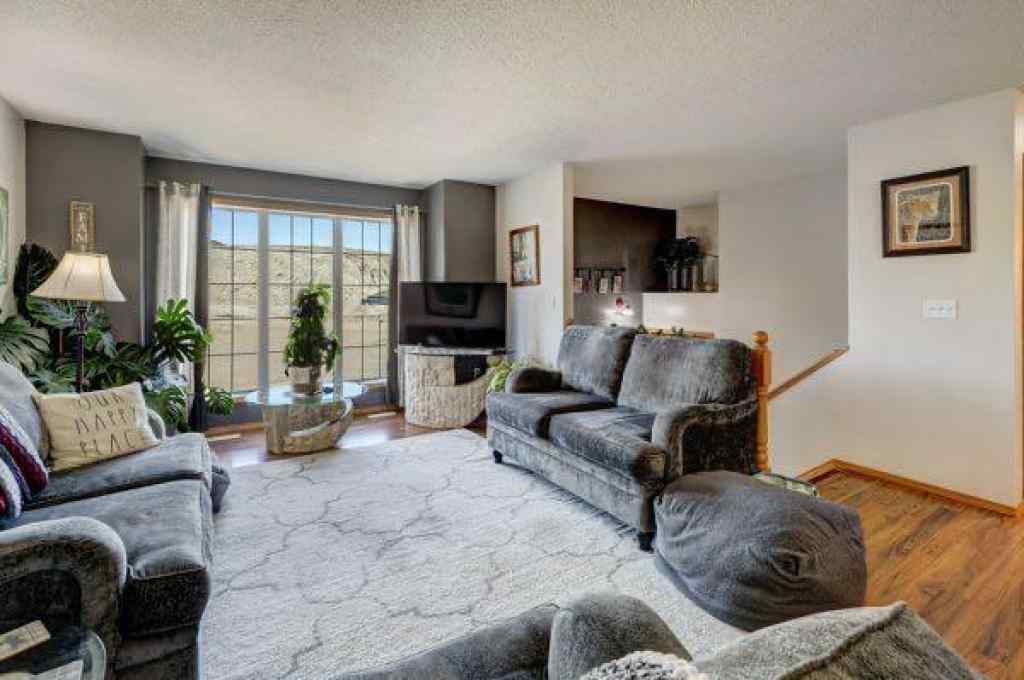 MLS® A2248523 - 1030 1 Street SW in Bankview Drumheller, Residential