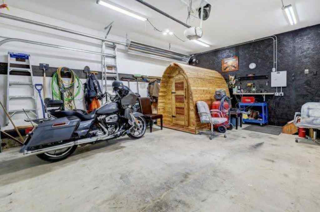 MLS® A2248523 - 1030 1 Street SW in Bankview Drumheller, Residential