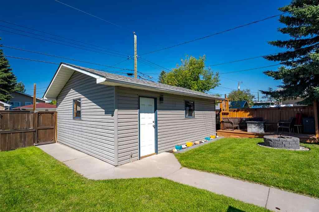 MLS® A2248556 - 6127 4 Street NE in Thorncliffe Calgary, Residential