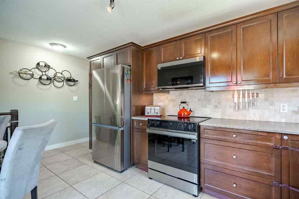 MLS® A2248556 - 6127 4 Street NE in Thorncliffe Calgary, Residential